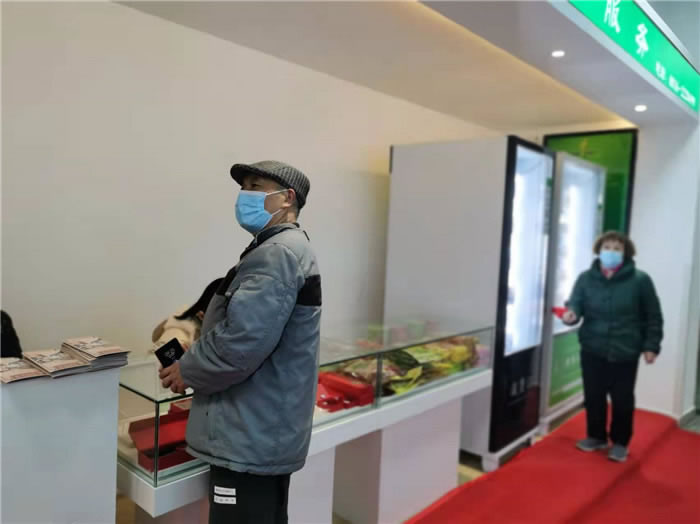 四川中青旅綿陽(yáng)分社、綿陽(yáng)市中旅假日旅行社、綿陽(yáng)自來(lái)文化傳播有限公司24H自助售貨服務(wù)盛大開業(yè)