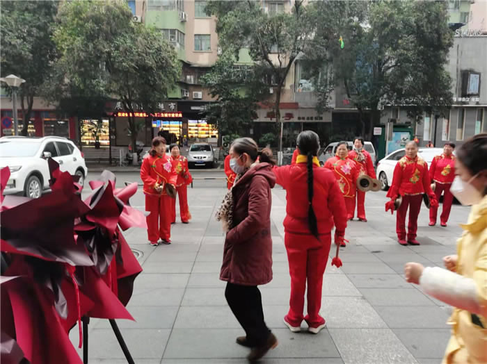 四川中青旅綿陽(yáng)分社、綿陽(yáng)市中旅假日旅行社、綿陽(yáng)自來(lái)文化傳播有限公司24H自助售貨服務(wù)盛大開業(yè)