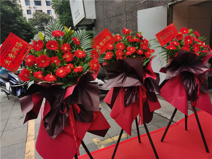 四川中青旅綿陽(yáng)分社、綿陽(yáng)市中旅假日旅行社、綿陽(yáng)自來(lái)文化傳播有限公司24H自助售貨服務(wù)盛大開業(yè)