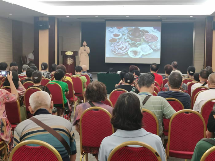 綿陽中旅行假日旅行社舉行胡楊林、南疆專列推薦會